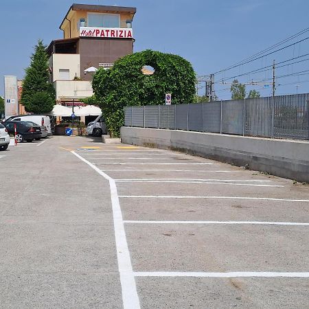 Hotel Patrizia Senigallia Kültér fotó